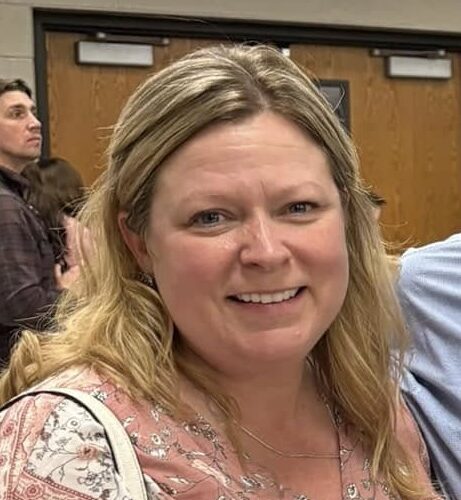 Bobbi Holthaus, Basketball